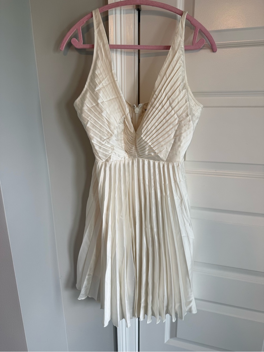 Abercrombie Women’s White Pleated V-Neck Dress